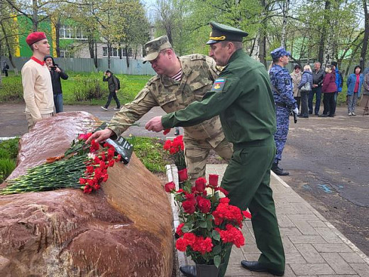 В Иванове открыли мемориальную доску в память о погибшем на СВО росгвардейце